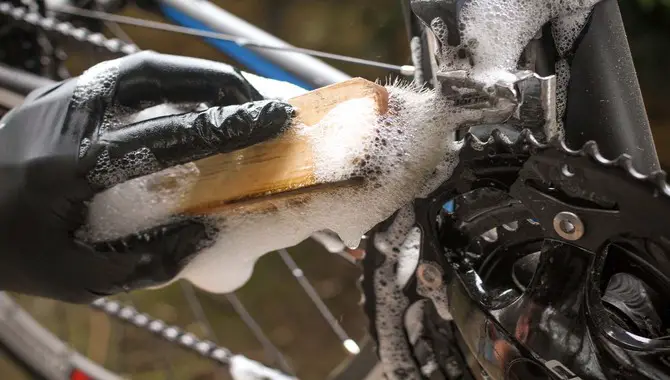 Removing Excess Lube From The Chain