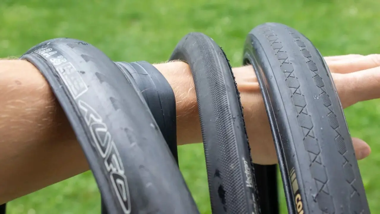 The Good Sides And Possible Drawbacks of Using Clinchers On Tubeless Rims